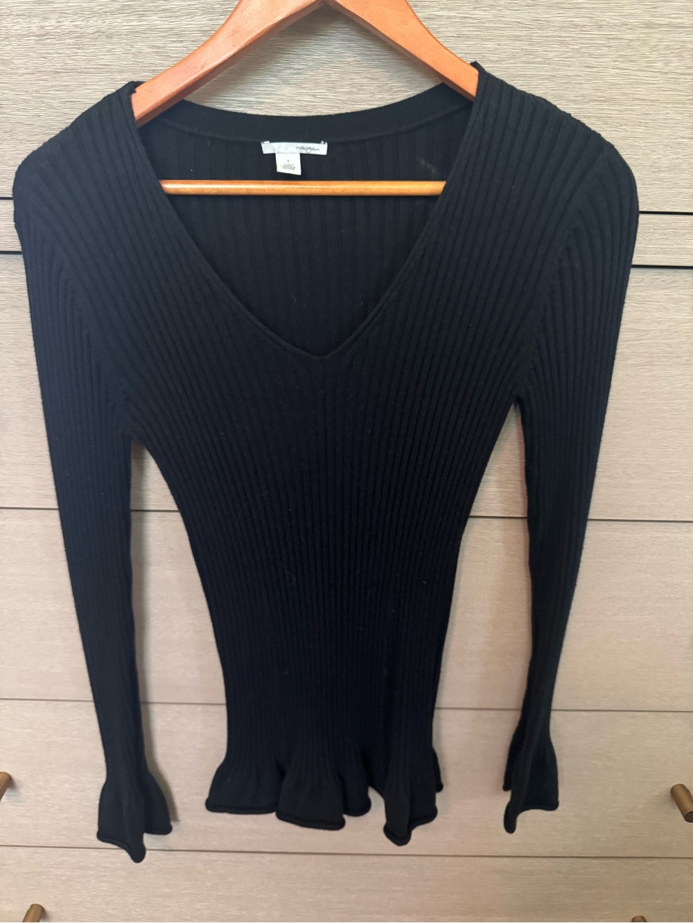 Halogen Black Ribbed V-Neck Sweater with Ruffle Hemline